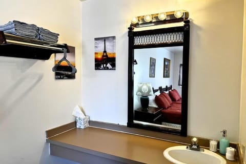 Classic Quadruple Room | Laptop workspace, free WiFi
