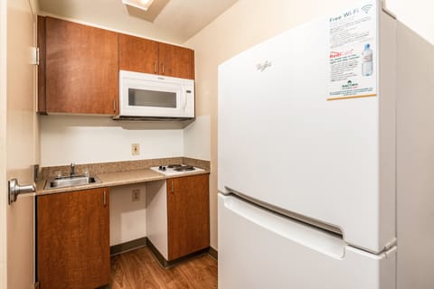 Fridge, microwave, stovetop