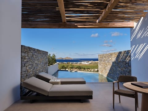 Premium bedding, in-room safe, desk, laptop workspace