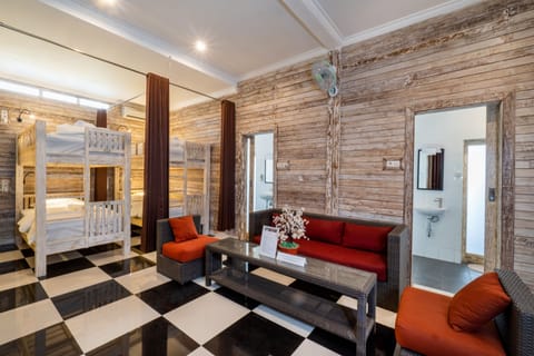 Premium bedding, in-room safe, desk, free WiFi