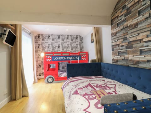 1 bedroom, individually decorated, individually furnished, free WiFi