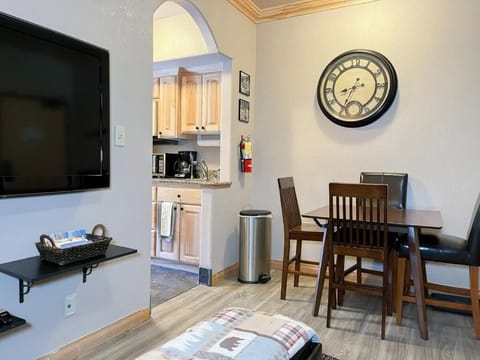 Basic Condo | Interior
