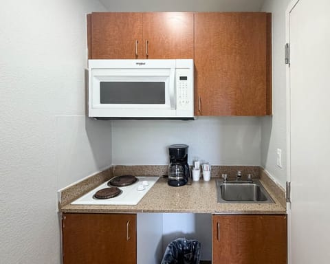 Full-size fridge, microwave