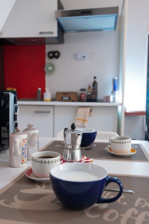 Classic Studio | Private kitchen | Mini-fridge, espresso maker, cookware/dishes/utensils, dining tables