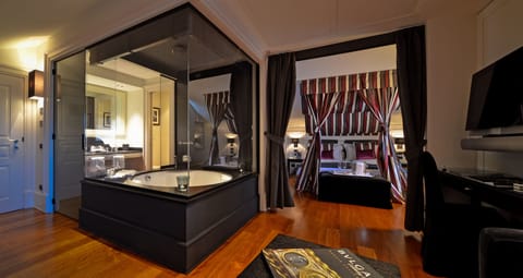 Junior Suite | Premium bedding, down comforters, minibar, in-room safe