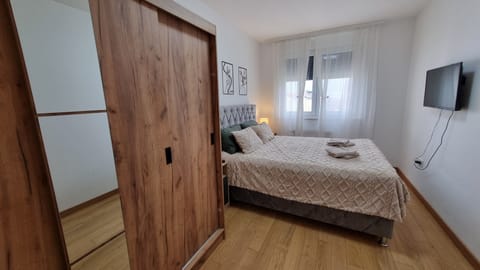Apartment, 3 Bedrooms, Smoking, Balcony | 3 bedrooms