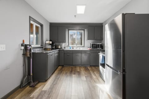 House, 1 King Bed with Sofa bed, Patio (Little Smokey Cabin) | Private kitchen