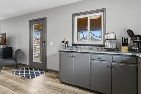 House, 1 King Bed with Sofa bed, Patio (Little Smokey Cabin) | Private kitchen