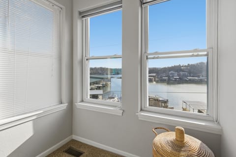 House, Multiple Beds, Patio (Shorty's Bungalow) | 3 bedrooms, individually decorated, individually furnished, bed sheets