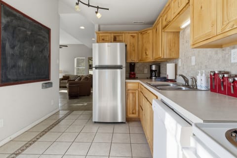 House, Multiple Beds, Patio (Shorty's Bungalow) | Private kitchen