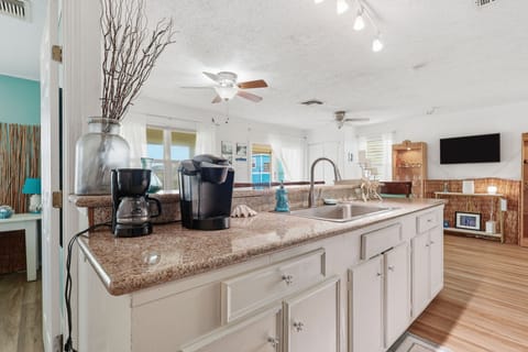 House, 4 Bedrooms | Private kitchen | Fridge, oven, coffee/tea maker, toaster