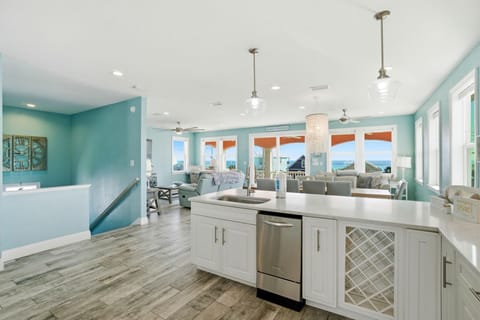 House, Multiple Beds (Graceful Memory) | Interior