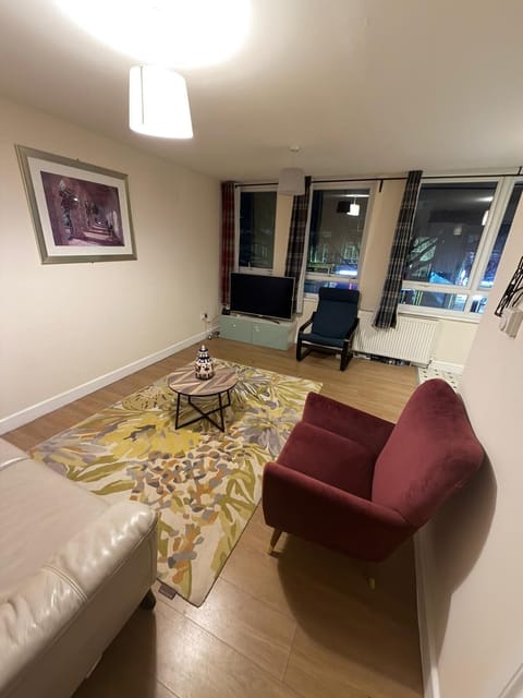 Compact Double Studio | Laptop workspace, free WiFi, bed sheets