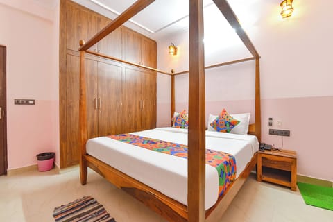 Egyptian cotton sheets, premium bedding, free WiFi, bed sheets