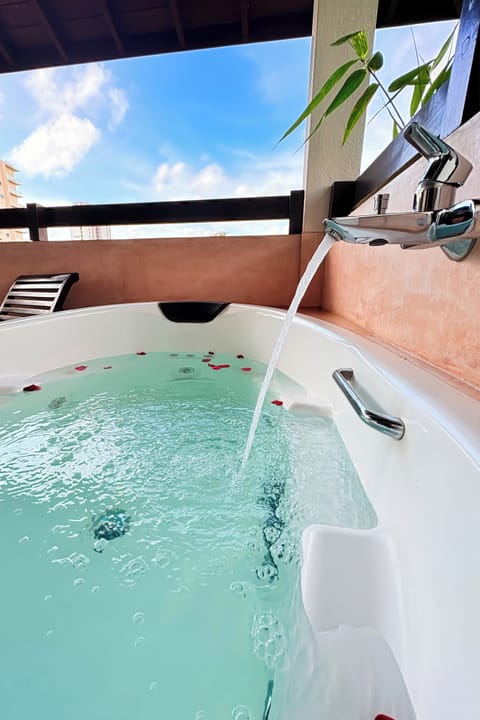 Suite with Private Terrace & Jacuzzi Includes Free Airport pick-up or drop-off | Bathroom | Shower, rainfall showerhead, free toiletries, hair dryer