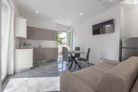 Apartment, Balcony | Living area