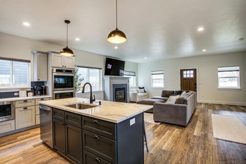 House (4 Bedrooms) | Interior