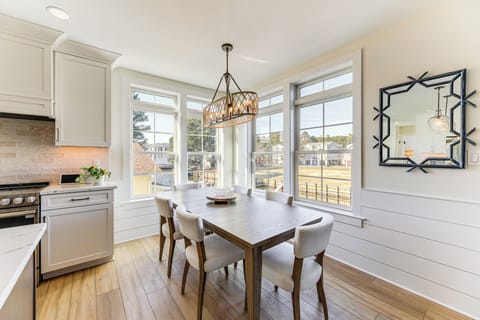 House (6 Bedrooms) | Interior