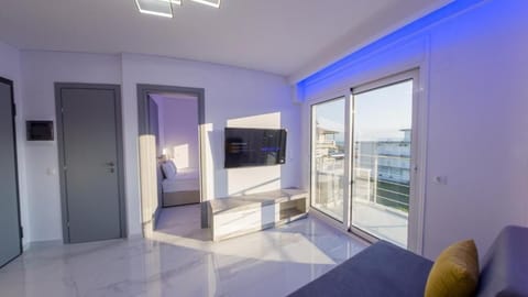 Apartment, 1 Bedroom, Balcony | Living area