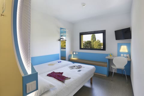 Standard Twin Room | Desk, soundproofing, free WiFi, bed sheets