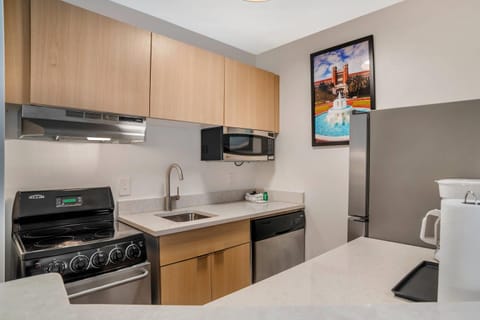 Suite, 1 Queen Bed with Sofa bed, Non Smoking | Individually furnished, desk, laptop workspace, iron/ironing board