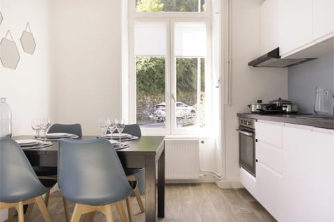 Apartment | Dining
