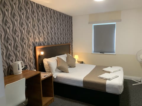 Standard Double Room, 1 Double Bed, Non Smoking, Ensuite | Desk, soundproofing, free WiFi, bed sheets