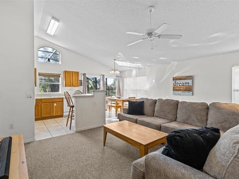 House, 3 Bedrooms | Living area
