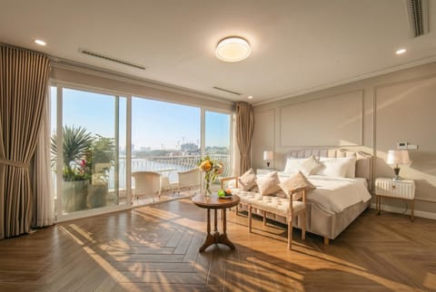 Panoramic Room, 1 Queen Bed, Terrace, Lake View | Minibar, in-room safe, blackout drapes, soundproofing