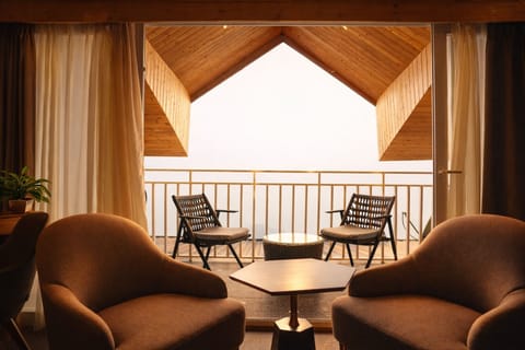 Exclusive Room, 1 Queen Bed, City View | Iron/ironing board, free WiFi