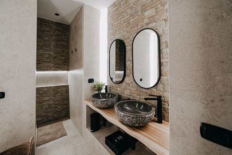 Suite, City View | Bathroom | Free toiletries, hair dryer, slippers, towels