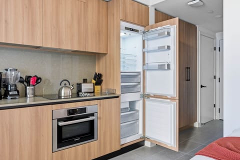 Superior Studio, Balcony | Private kitchen | Full-size fridge, microwave, oven, stovetop