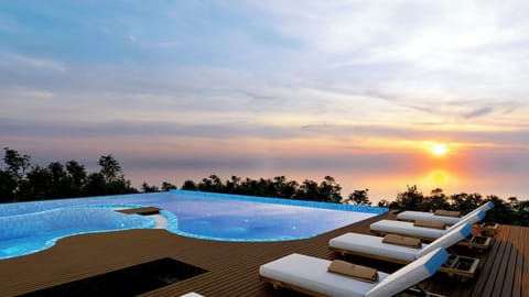 Outdoor pool, pool umbrellas, sun loungers