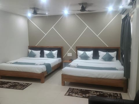 Deluxe Quadruple Room, Balcony, City View | WiFi (free)