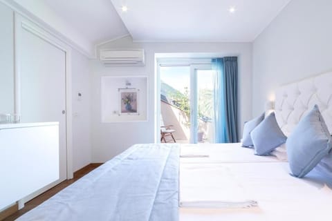 Standard Double Room, Lake View | In-room safe, blackout drapes, soundproofing, free WiFi