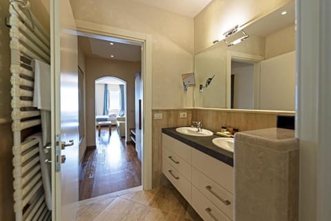 Standard Double Room, Lake View | Bathroom | Slippers