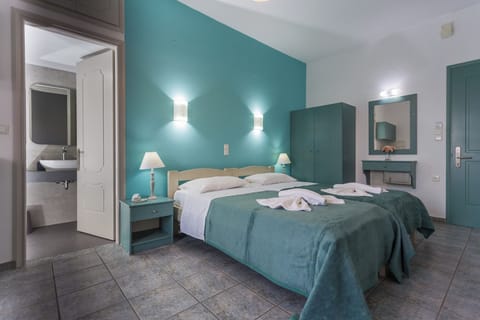 Studio, Balcony, Sea View | In-room safe, blackout drapes, iron/ironing board, free WiFi