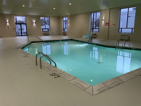 Indoor/outdoor pool