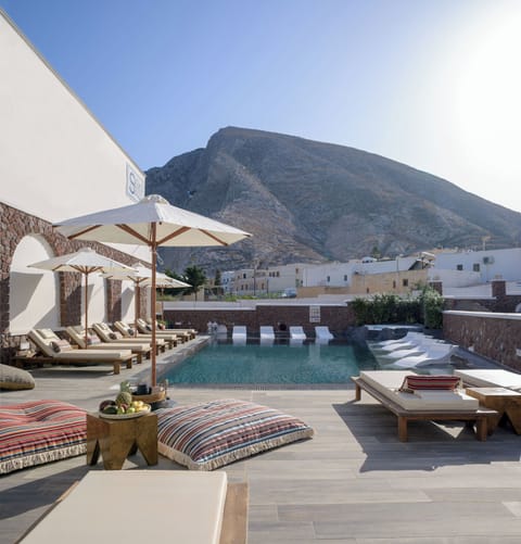 Seasonal outdoor pool, open 8 AM to 8 PM, pool umbrellas, sun loungers