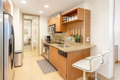 Deluxe Suite, 1 Bedroom, Balcony | Private kitchen | Full-size fridge, microwave, oven, stovetop