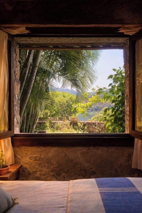 Comfort Room, Lake View | Free WiFi