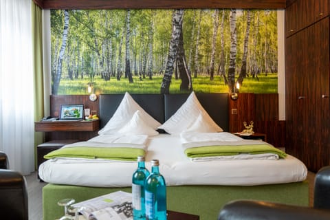 Standard Double Room | Hypo-allergenic bedding, down comforters, in-room safe, soundproofing