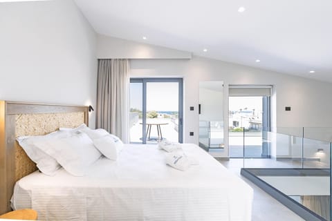 Maisonette with Sea View | In-room safe, blackout drapes, soundproofing, iron/ironing board