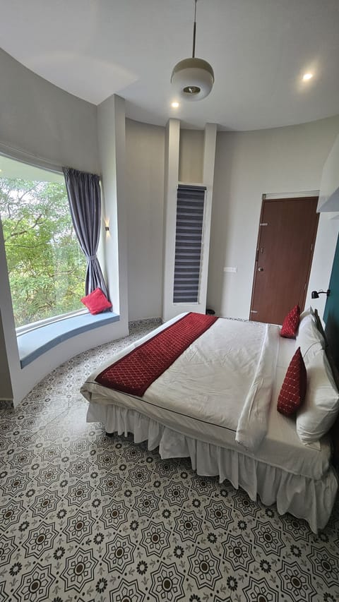 Family Triple Room, Valley View | Laptop workspace