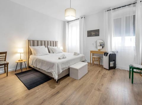 Studio (Studio Apartment with City View)