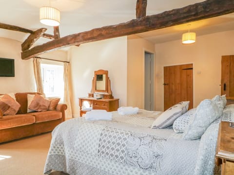 3 bedrooms, individually decorated, individually furnished, free WiFi