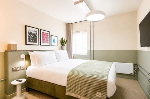 Superior Apartment | In-room safe, laptop workspace, iron/ironing board, WiFi (free)