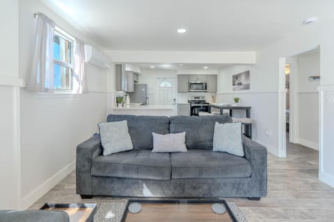 House, 2 Queen Beds (Bonita Aqua) | Living area