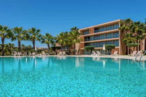 7 outdoor pools