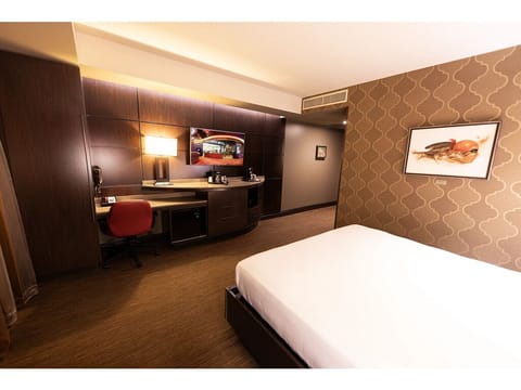 Pillowtop beds, in-room safe, desk, laptop workspace